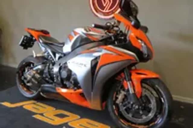 Honda CBR 1000 RR FIREBLADE SHARK DEMPER! (2011) thumbnail 2