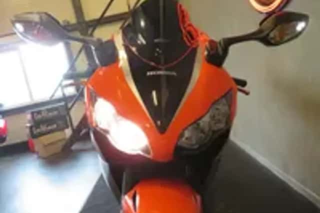Honda CBR 1000 RR FIREBLADE SHARK DEMPER! (2011) thumbnail 4