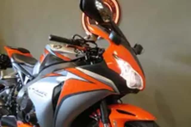 Honda CBR 1000 RR FIREBLADE SHARK DEMPER! (2011) thumbnail 5