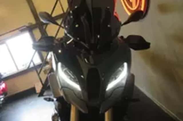 BMW S 1000 XR TRIPLE BLACK HISTORIE! (2023) thumbnail 4