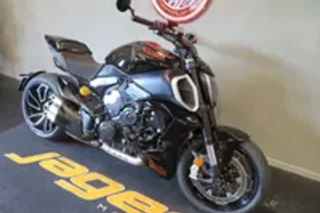 Ducati Diavel V4 BLACK EDITION! PERFECT (2024) thumbnail 2