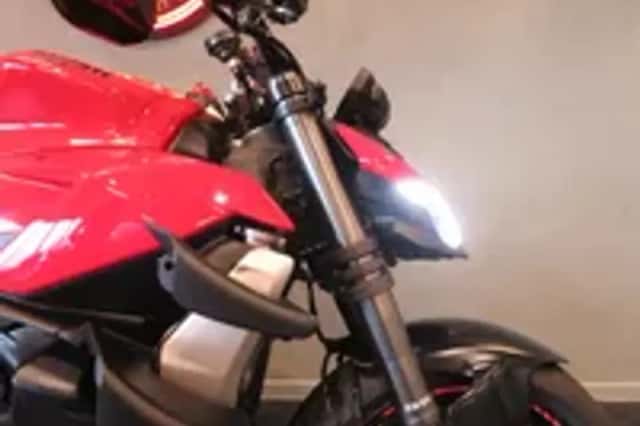 Ducati Streetfighter V2 PERFECT! HISTORIE (2022) thumbnail 6