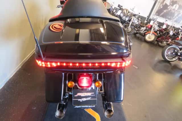 Harley-Davidson ULTRA GLIDE LIMITED (2014) thumbnail 4