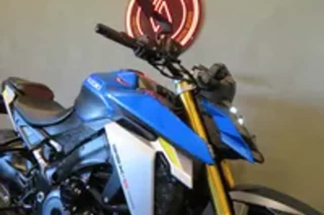 Suzuki GSX GSX-S 1000 GSXS HISTORIE AKRAPOVIC! (2021) thumbnail 5