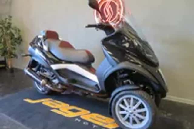 Piaggio MP3 400 LT MET VOETREM! (2009) thumbnail 2