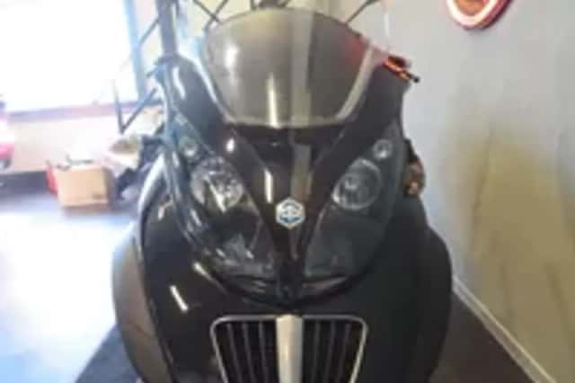 Piaggio MP3 400 LT MET VOETREM! (2009) thumbnail 4