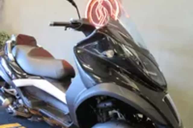 Piaggio MP3 400 LT MET VOETREM! (2009) thumbnail 5