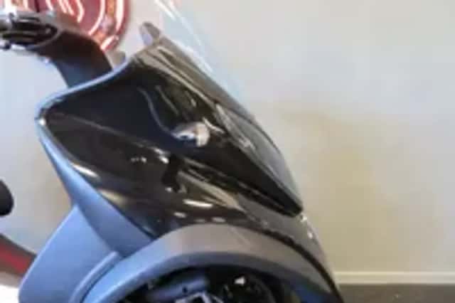 Piaggio MP3 400 LT MET VOETREM! (2009) thumbnail 6