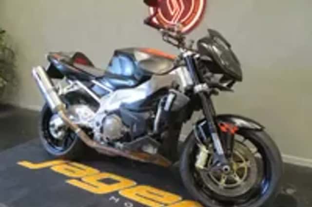 Aprilia Tuono 1000 RR AKRA ZEER FRAAI! (2006) thumbnail 2