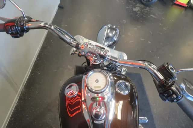 Harley-Davidson Dyna Wide Glide (2010) thumbnail 5