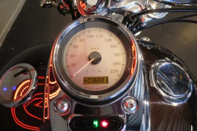 Harley-Davidson Dyna Wide Glide (2010) thumbnail 6