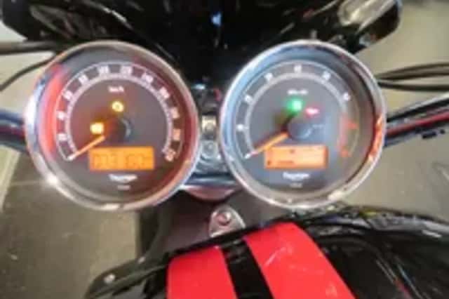Triumph Rocket III ROADSTER SUPERFRAAI! (2014) thumbnail 6