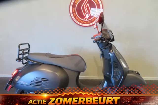Vespa GTS PIAGGIO 300 AKRA (2020) thumbnail 1