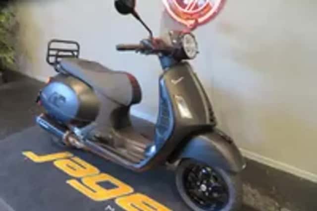 Vespa GTS PIAGGIO 300 AKRA (2020) thumbnail 2