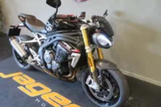 Triumph Speed Triple 1200 RS ABS PERFECT! (2021) thumbnail 2