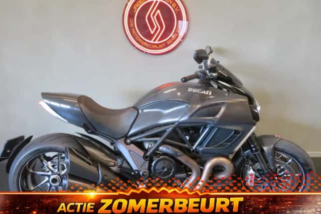 Ducati Diavel CARBON ZELDZAAM FRAAI! (2011) thumbnail 1