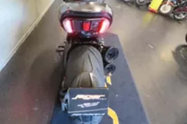 Ducati Diavel CARBON ZELDZAAM FRAAI! (2011) thumbnail 4