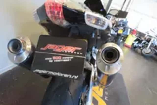 Aprilia RSV 1000 Mille (2004) thumbnail 4