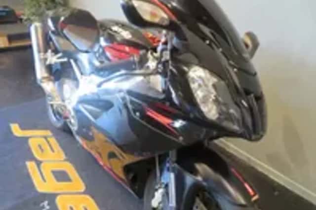 Aprilia RSV 1000 Mille (2004) thumbnail 5