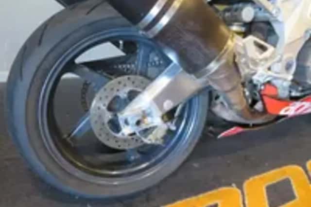 Aprilia RSV 1000 Mille (2004) thumbnail 6