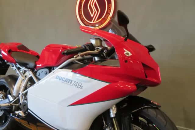 Ducati 749S (2005) thumbnail 5