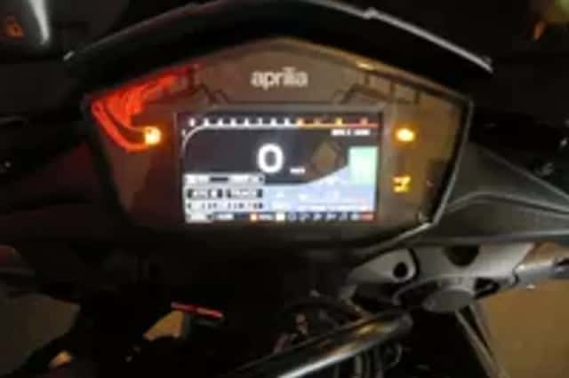Aprilia Tuono V4 R Aprc (2017) thumbnail 6