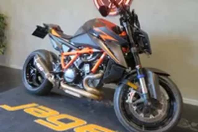 KTM 1390 Super Duke R EVO (2024) thumbnail 2