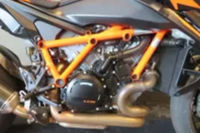 KTM 1390 Super Duke R EVO (2024) thumbnail 6