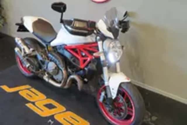 Ducati Monster 821 (2015) thumbnail 2