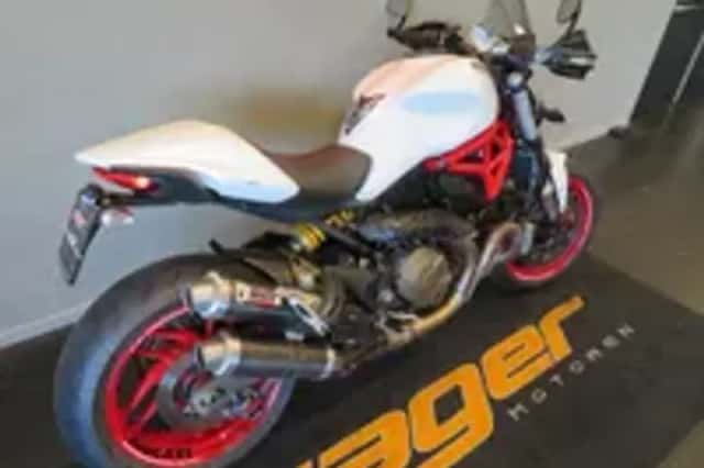 Ducati Monster 821 (2015) thumbnail 3
