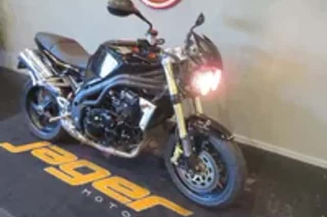 Triumph Speed Triple 1050 (2007) thumbnail 2