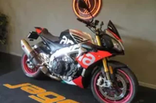 Aprilia Tuono V4 1100 FACTORY (2018) thumbnail 2