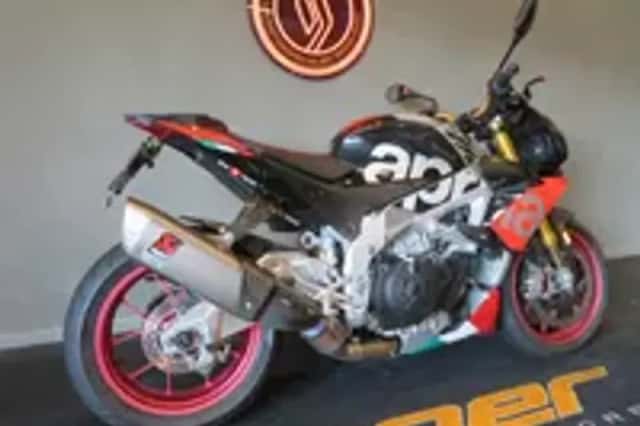 Aprilia Tuono V4 1100 FACTORY (2018) thumbnail 3