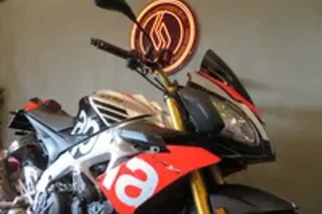 Aprilia Tuono V4 1100 FACTORY (2018) thumbnail 5