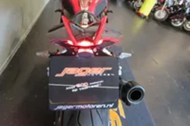 Aprilia RSV4 (2014) thumbnail 4