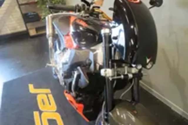 Aprilia Tuono 1000 R (2006) thumbnail 1