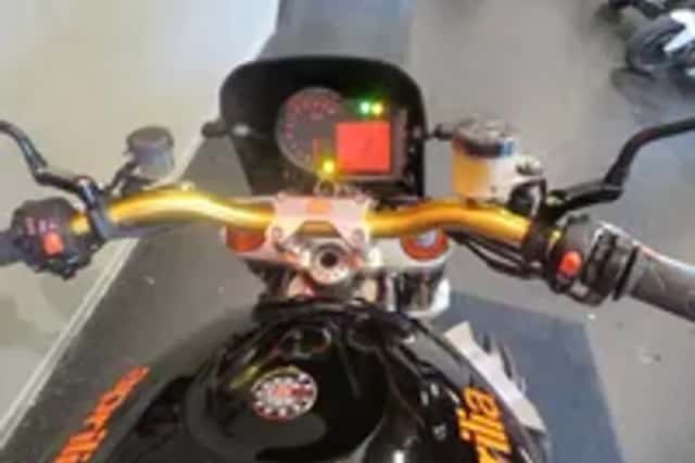 Aprilia Tuono 1000 R (2006) thumbnail 2