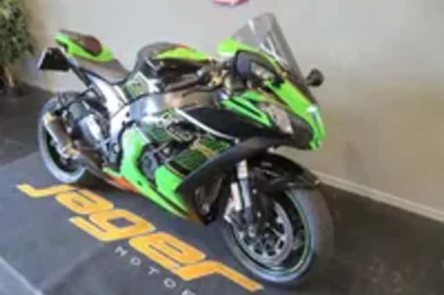 Kawasaki ZX 10 (2018) thumbnail 2