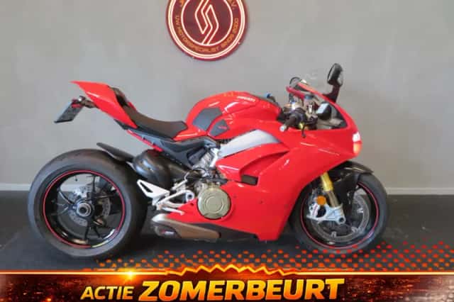 Ducati Panigale V4S (2019) thumbnail 1