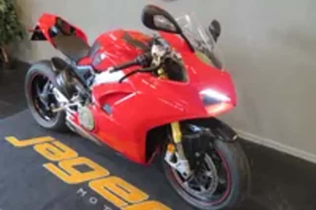 Ducati Panigale V4S (2019) thumbnail 2
