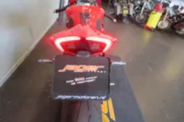Ducati Panigale V4S (2019) thumbnail 4