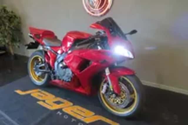 Honda CBR1000RR (2006) thumbnail 2