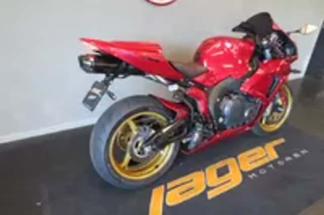 Honda CBR1000RR (2006) thumbnail 3