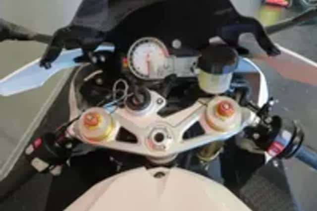 BMW S 1000 RR (2010) thumbnail 6