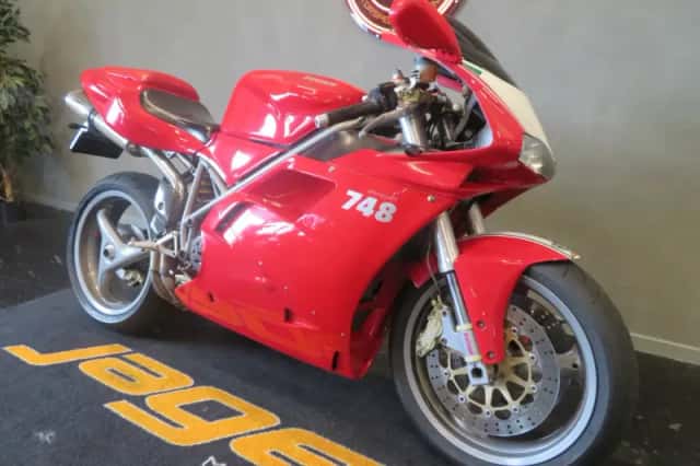 Ducati 748 (2001) thumbnail 2