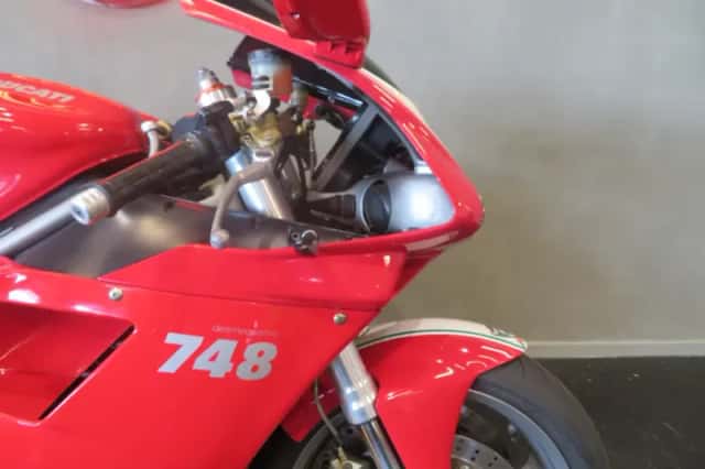Ducati 748 (2001) thumbnail 6