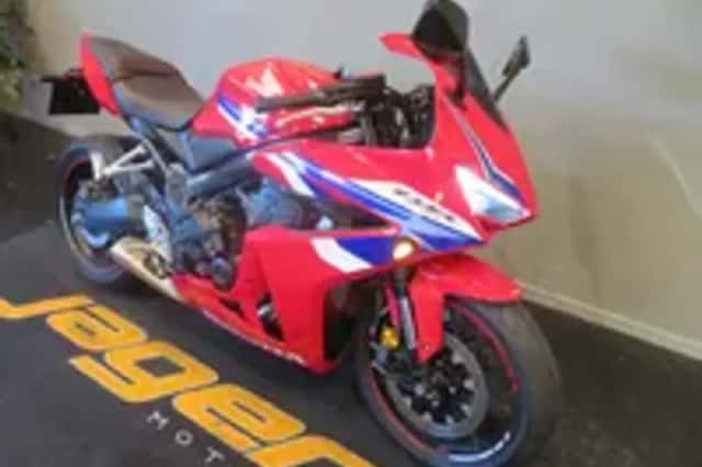 Honda CBR650R (2024) thumbnail 2