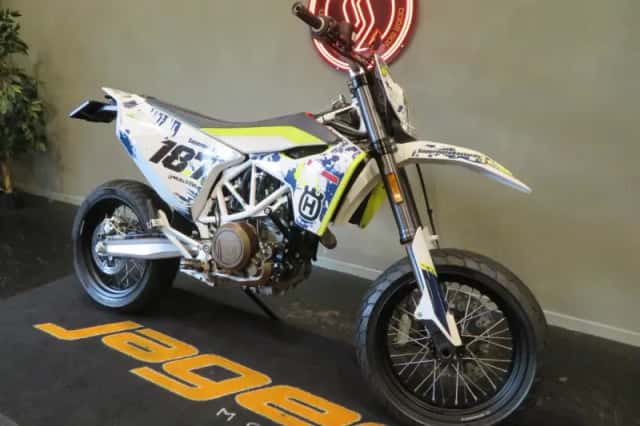 Husqvarna 701 Supermoto (2017) thumbnail 2