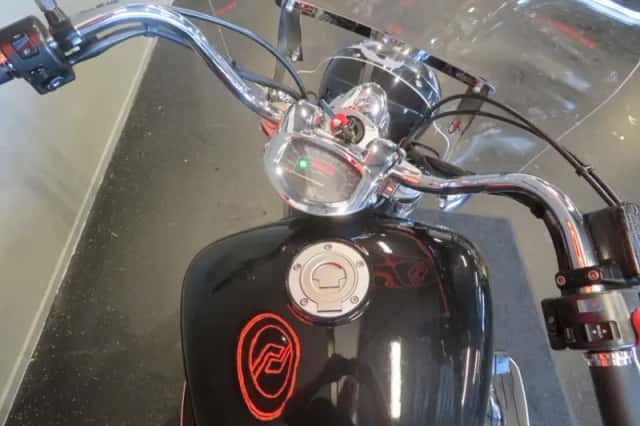 Yamaha XVS 1300 A Midnight Star (2007) thumbnail 5