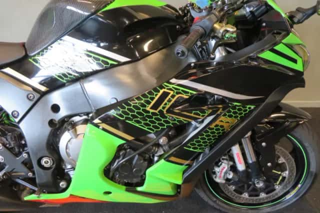 Kawasaki ZX 10 (2018) thumbnail 4